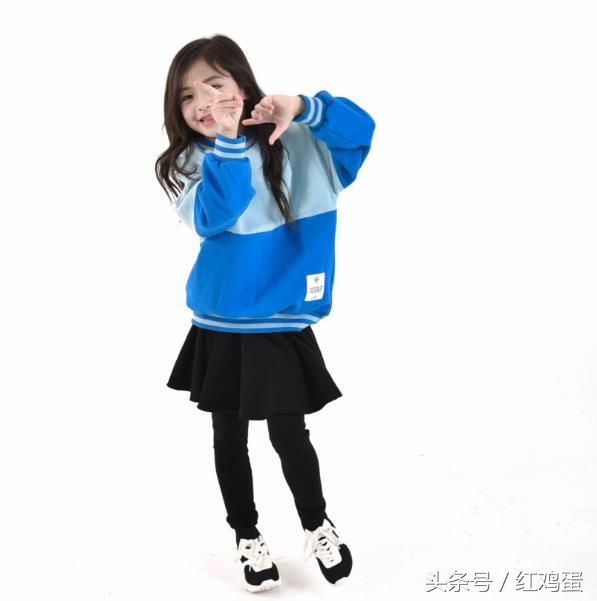 韩国童装新秋款怎么样穿 (韩国童装潮款穿搭)