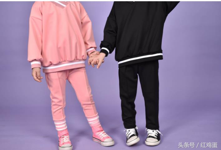 韩国童装新秋款怎么样穿 (韩国童装潮款穿搭)