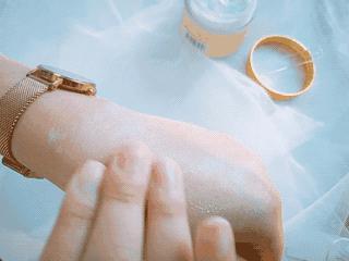 澳洲时尚杂志、超模力荐：锁水嫩肤效果大写的赞！10000粒奶珠浸透肌肤，焕发瓷光肌！