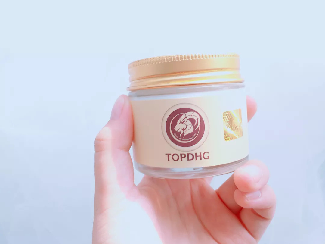 澳洲时尚杂志、超模力荐：锁水嫩肤效果大写的赞！10000粒奶珠浸透肌肤，焕发瓷光肌！