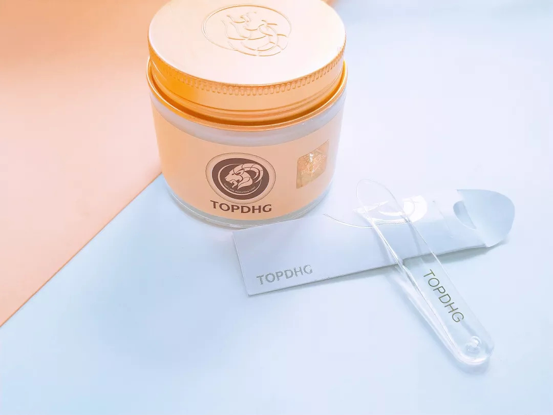 澳洲时尚杂志、超模力荐：锁水嫩肤效果大写的赞！10000粒奶珠浸透肌肤，焕发瓷光肌！