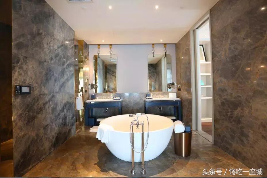 在佛山第一高的酒店举办一场浪漫奢华的法式婚宴