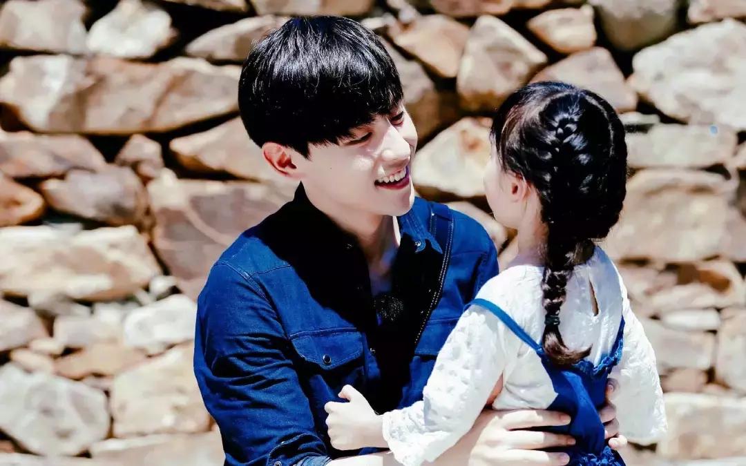 邓伦小哥哥又背锅了