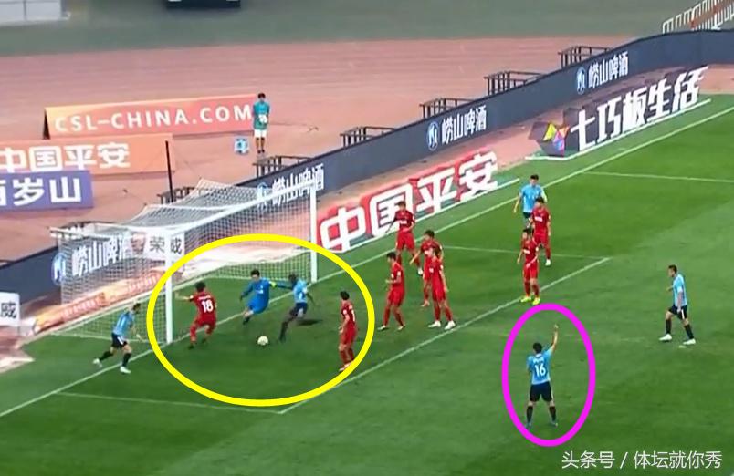 中超最诡异一幕！门前1米将球打飞，旁边的队友都开始庆祝了