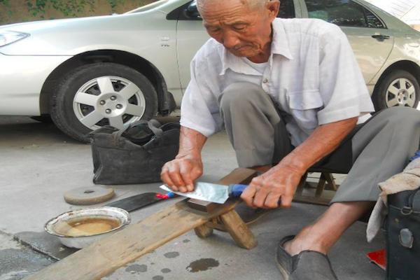 老手艺人磨剪刀,磨剪子戗菜刀教程