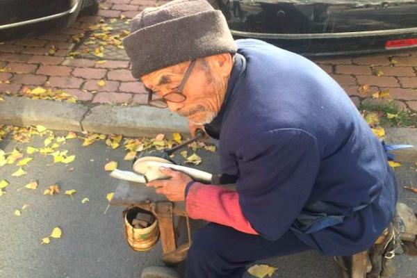 老手艺人磨剪刀,磨剪子戗菜刀教程