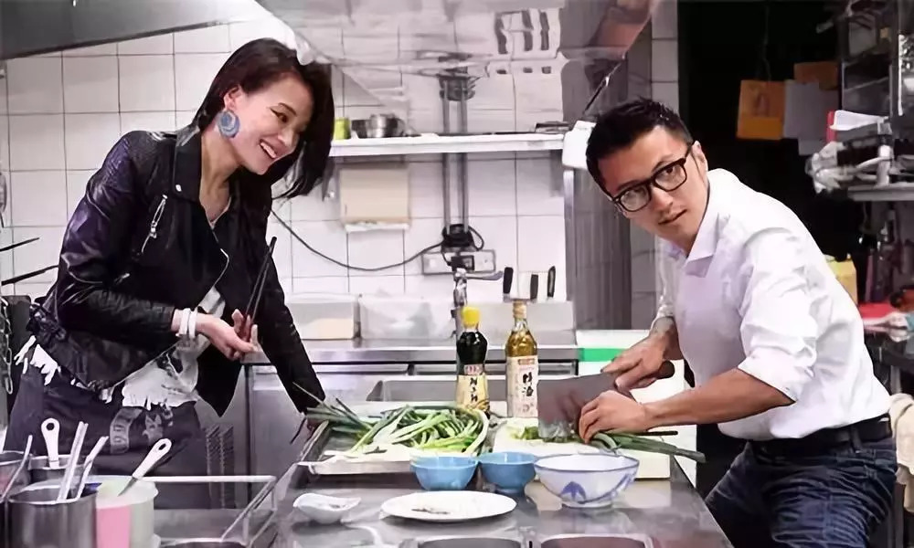 中餐厅2舒淇吃饭视频,舒淇吃面条