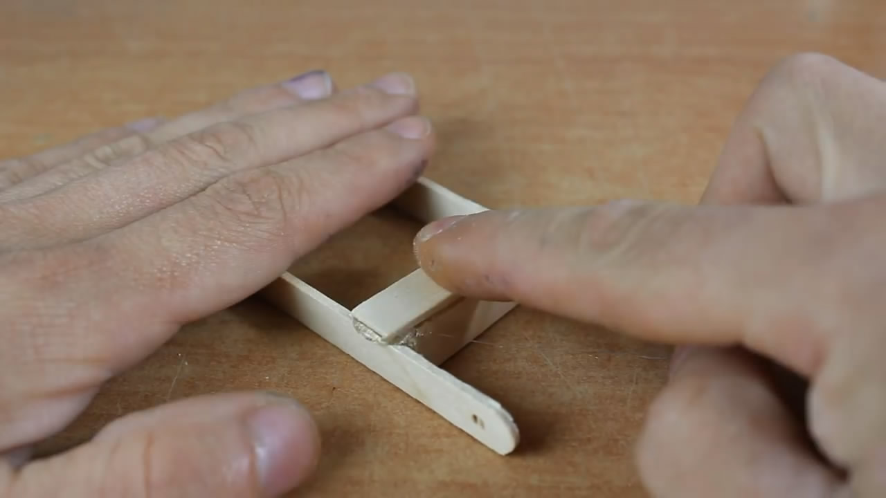 易拉罐制作小玩具车视频,怎么把易拉罐改成遥控快艇