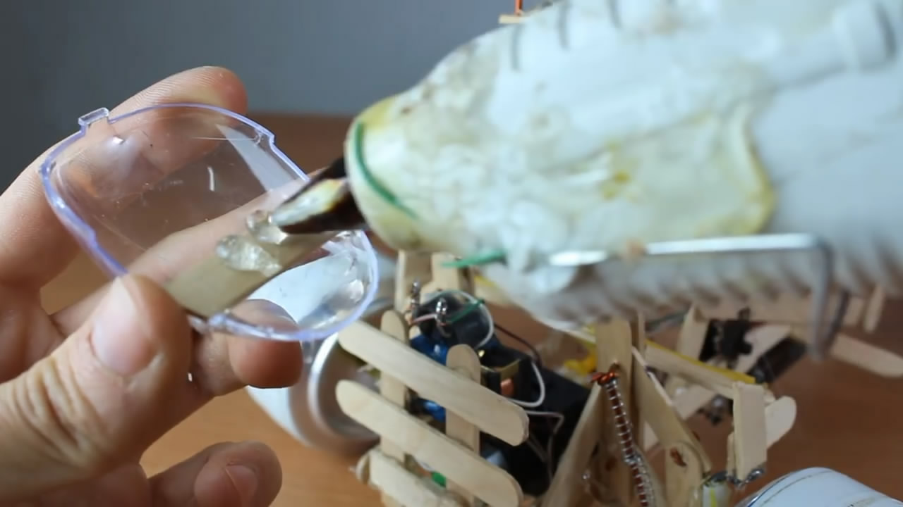 易拉罐制作小玩具车视频,怎么把易拉罐改成遥控快艇