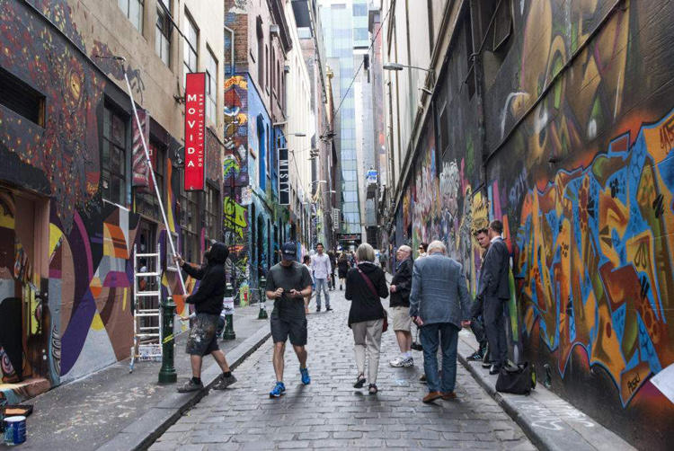 从冲浪周边到殿堂潮牌，情怀真能当饭吃？