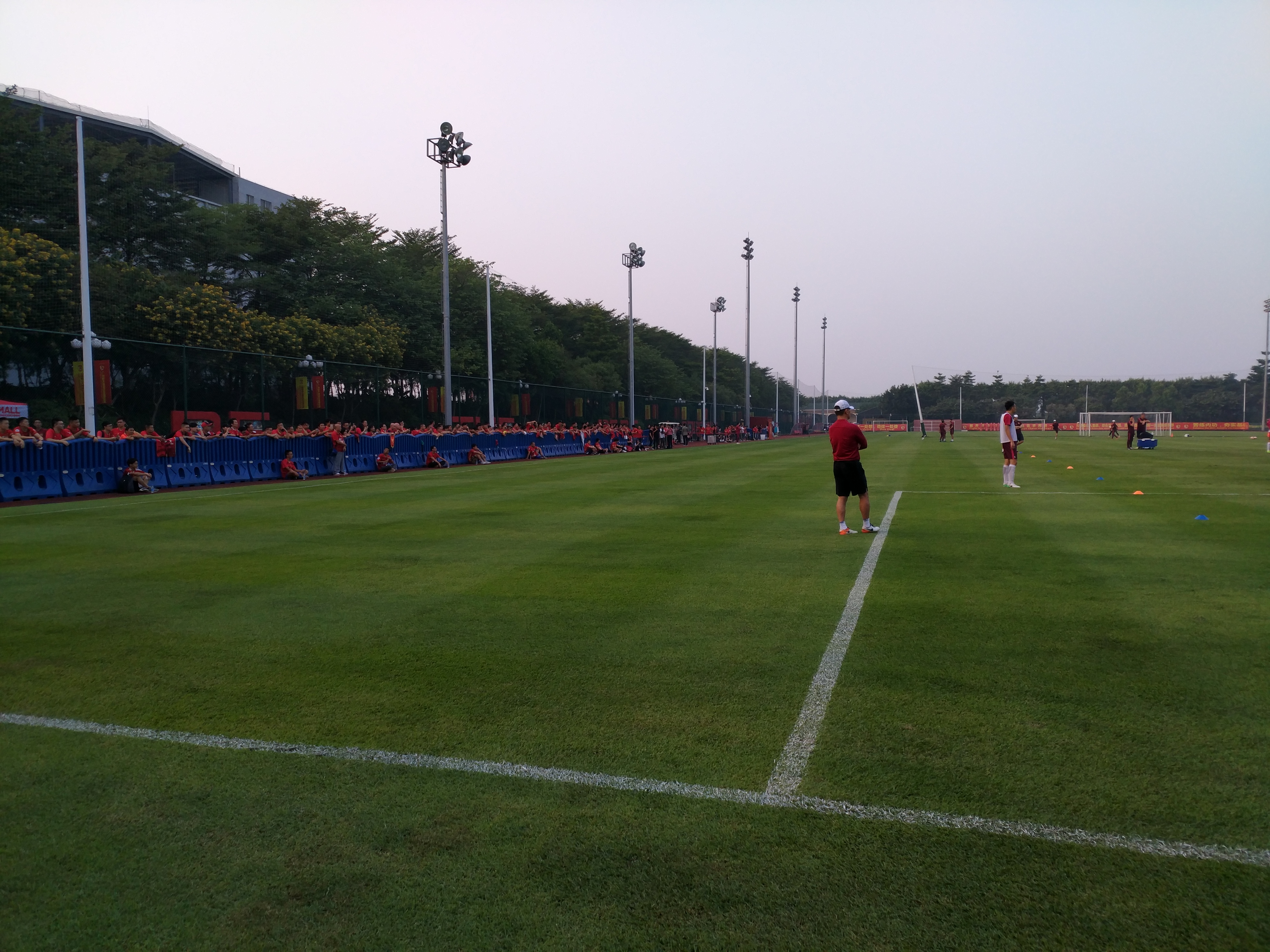 非恒大比赛日，怎么免费看一众球星训练？20年广州球迷告诉你绝招