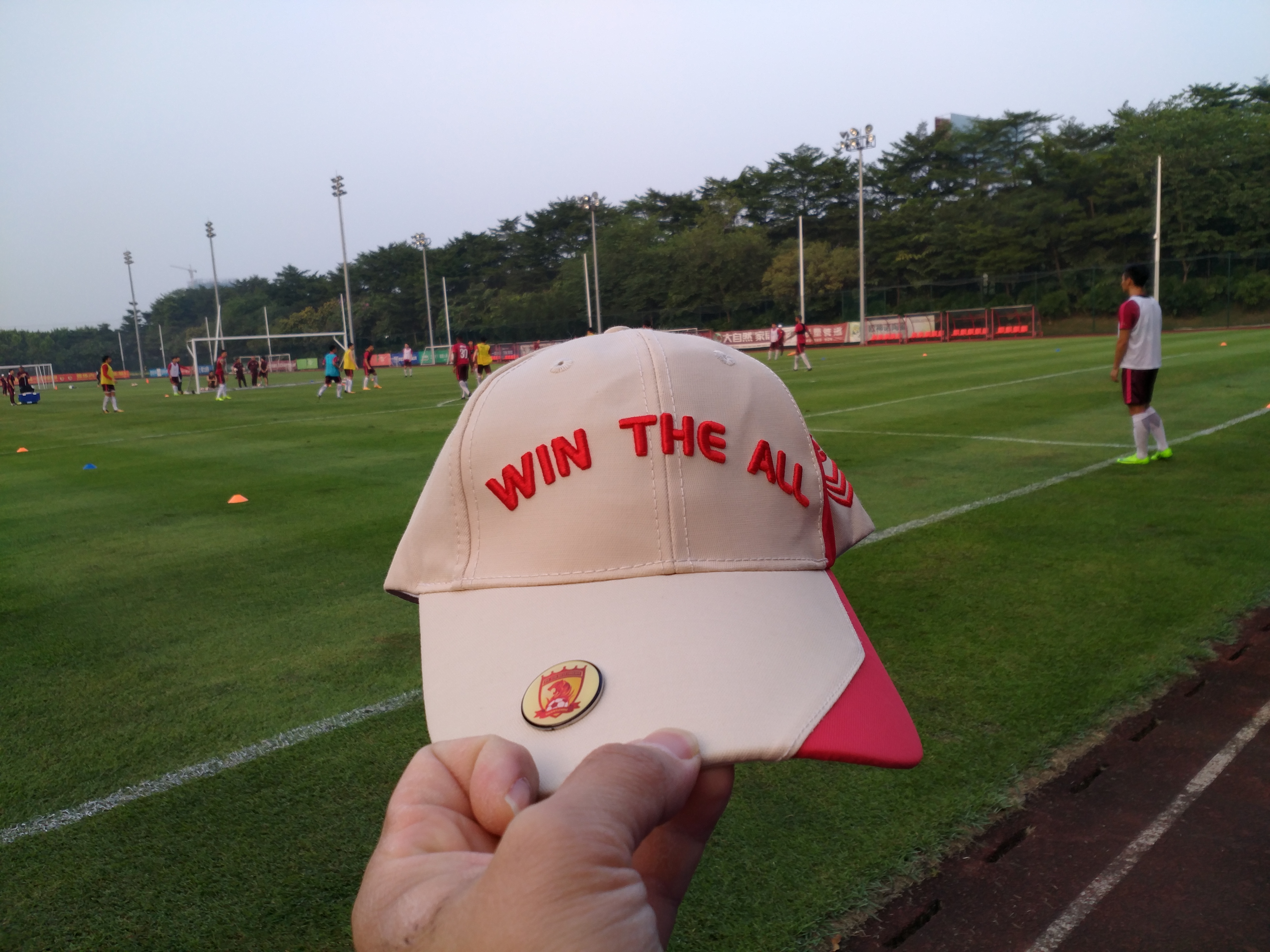 非恒大比赛日，怎么免费看一众球星训练？20年广州球迷告诉你绝招