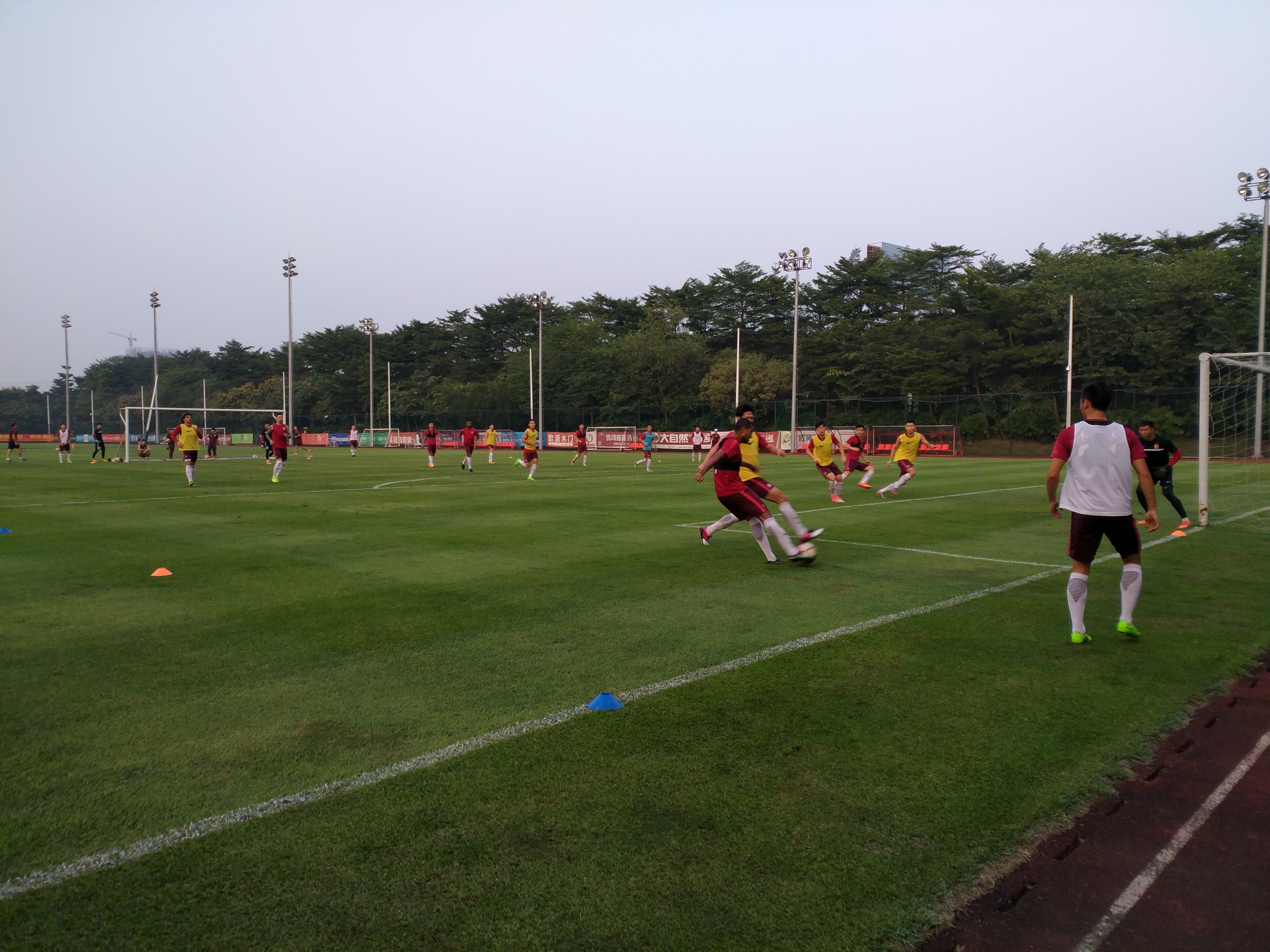 非恒大比赛日，怎么免费看一众球星训练？20年广州球迷告诉你绝招