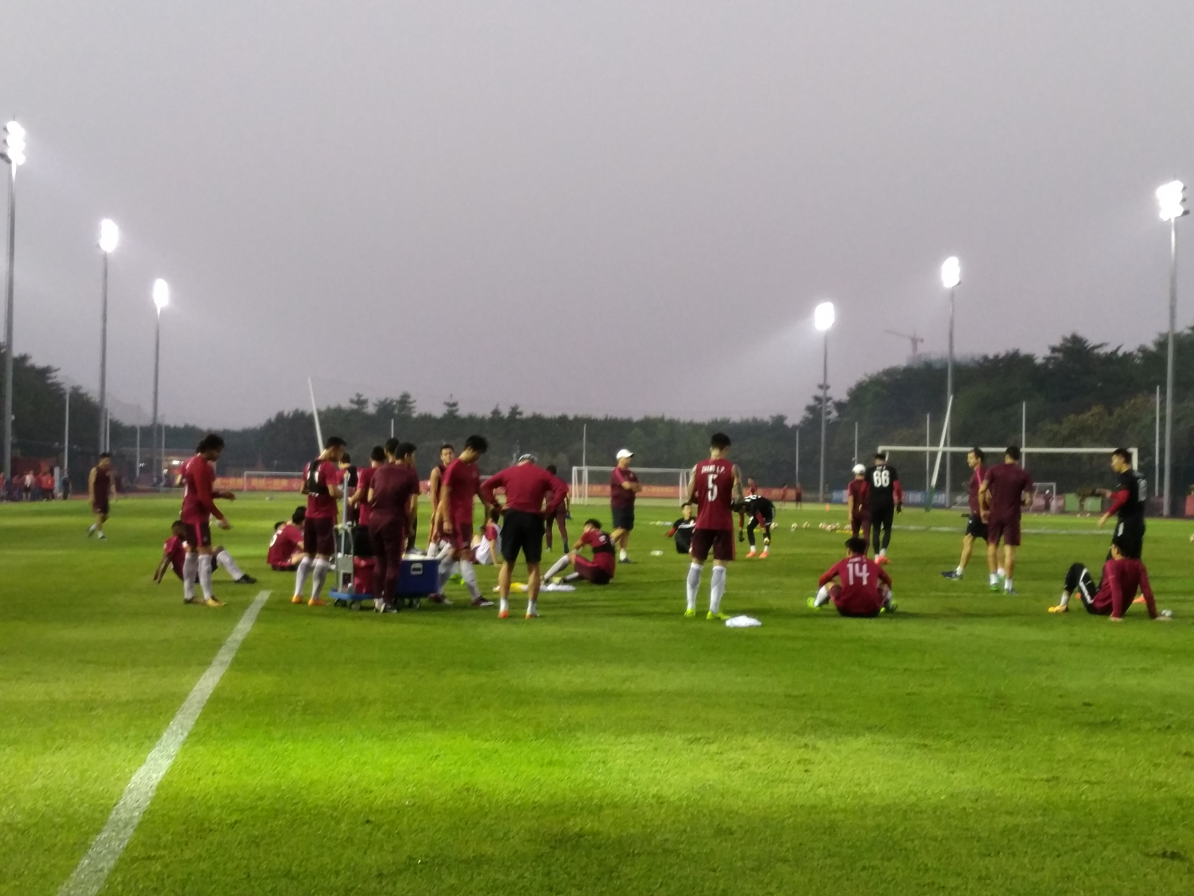 非恒大比赛日，怎么免费看一众球星训练？20年广州球迷告诉你绝招