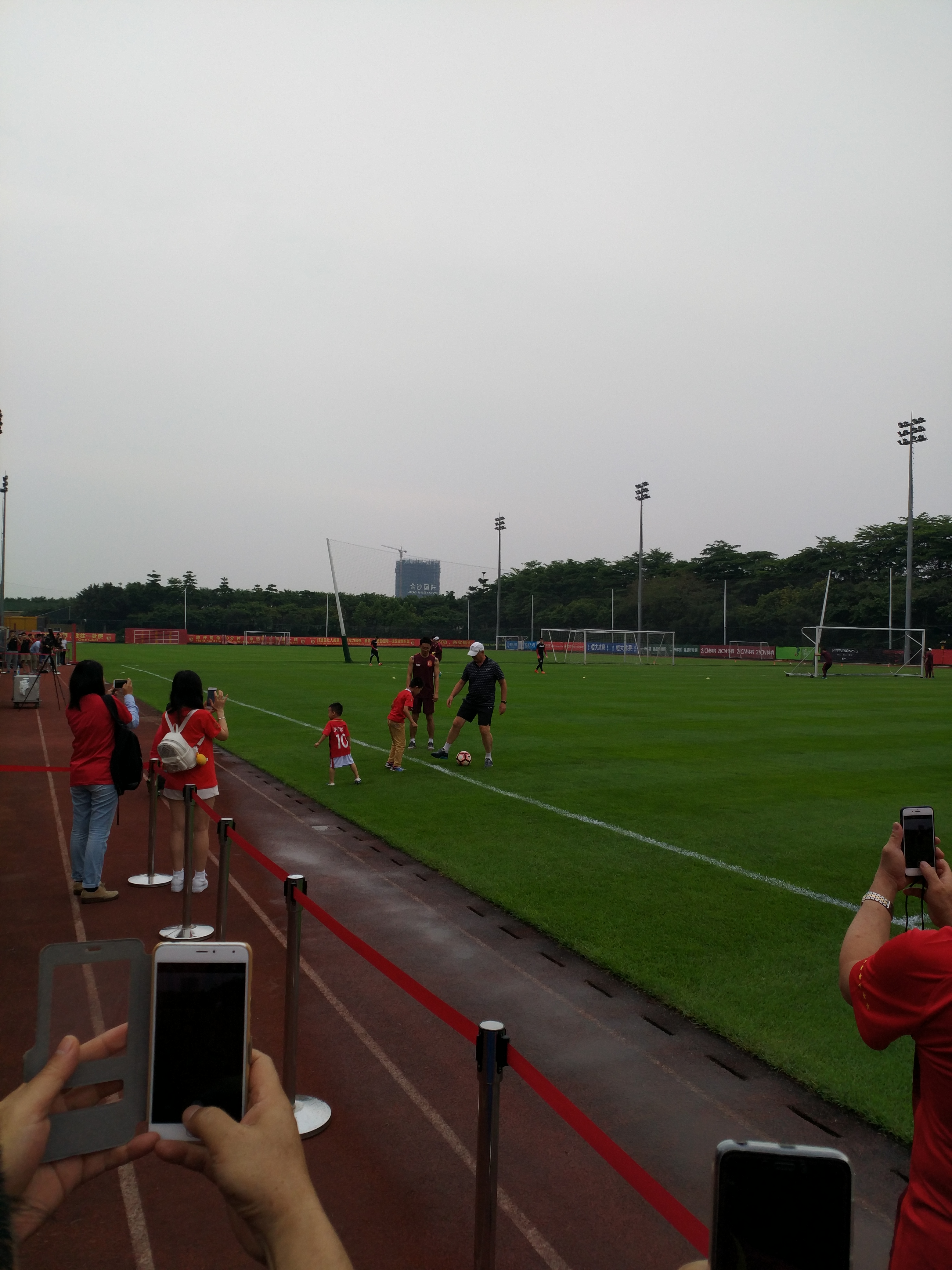 非恒大比赛日，怎么免费看一众球星训练？20年广州球迷告诉你绝招