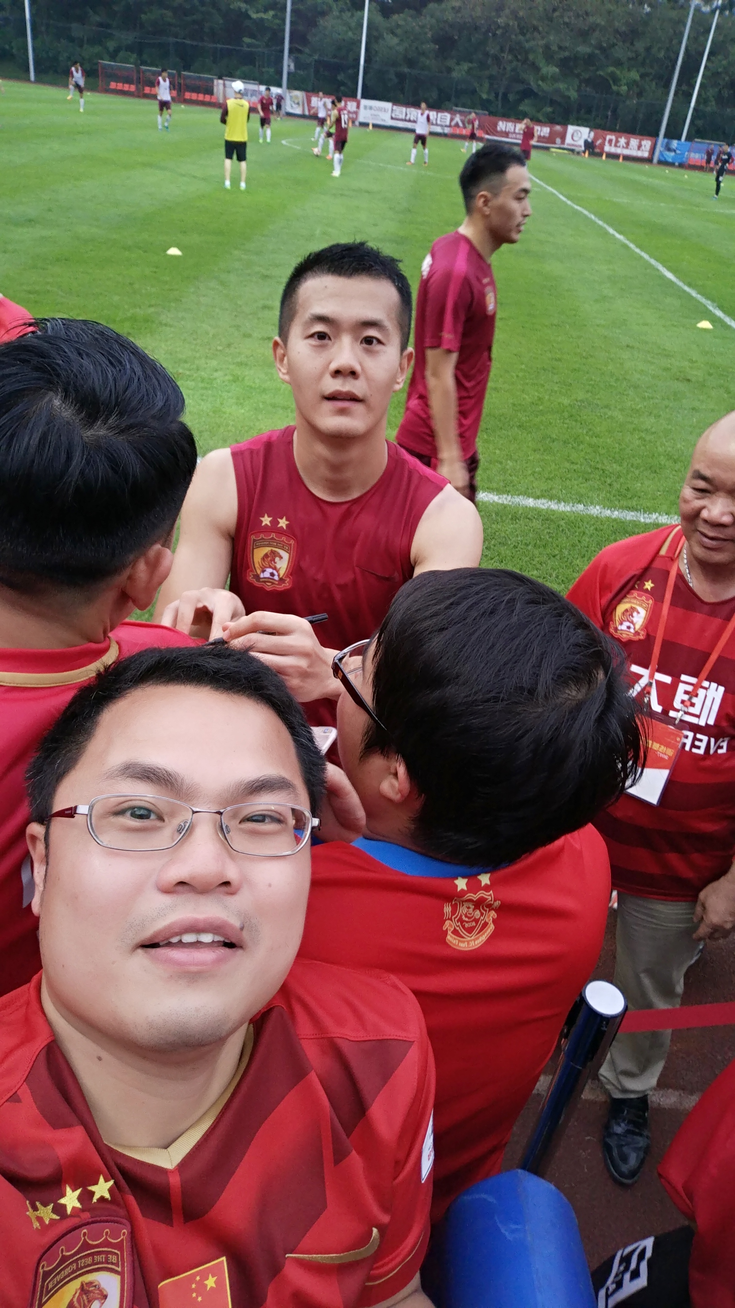 非恒大比赛日，怎么免费看一众球星训练？20年广州球迷告诉你绝招