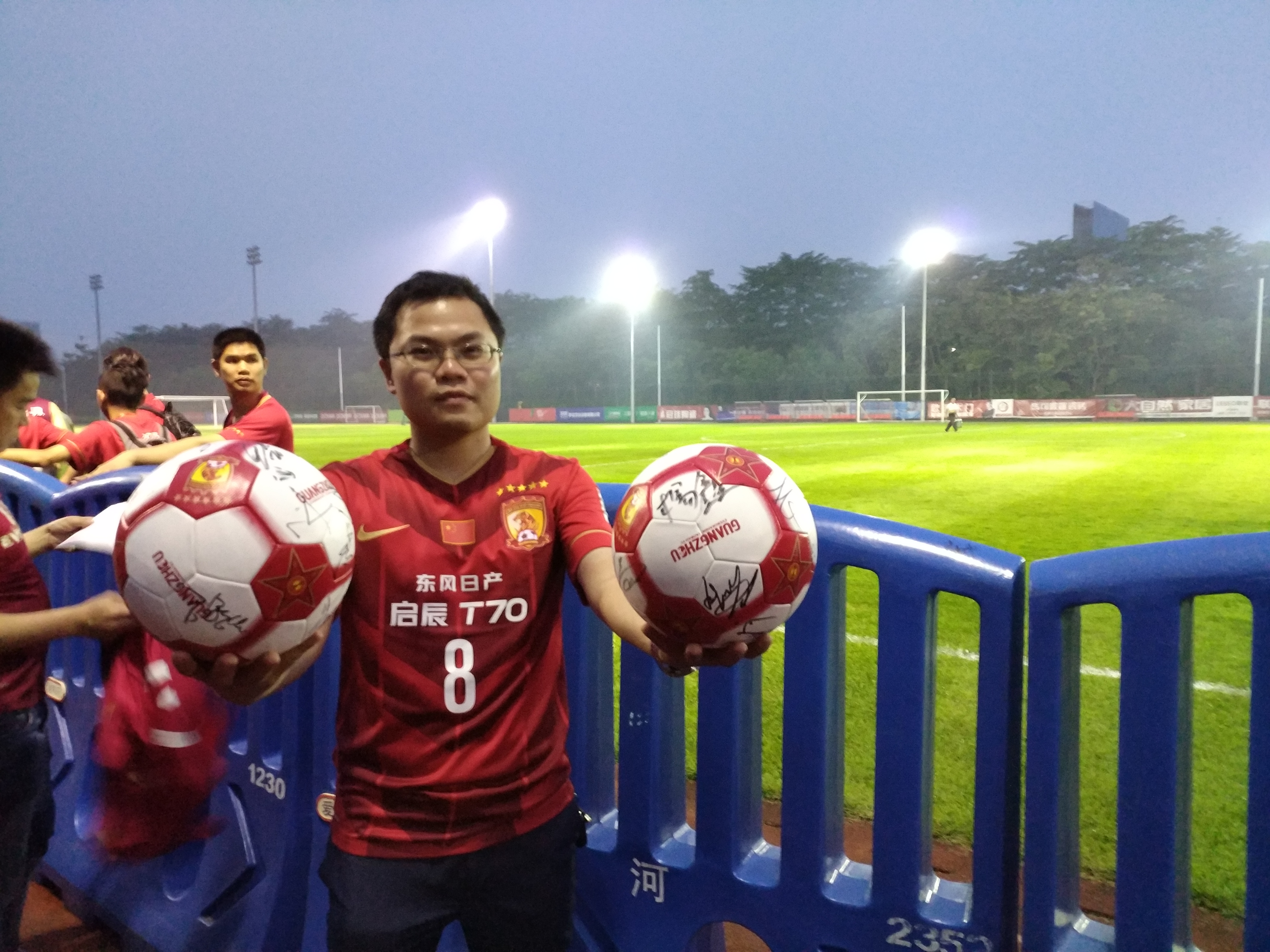 非恒大比赛日，怎么免费看一众球星训练？20年广州球迷告诉你绝招