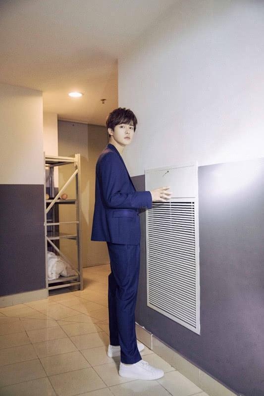 特别喜欢马天宇干净利落的样子，但他把鞋带系在西裤上，太任性！