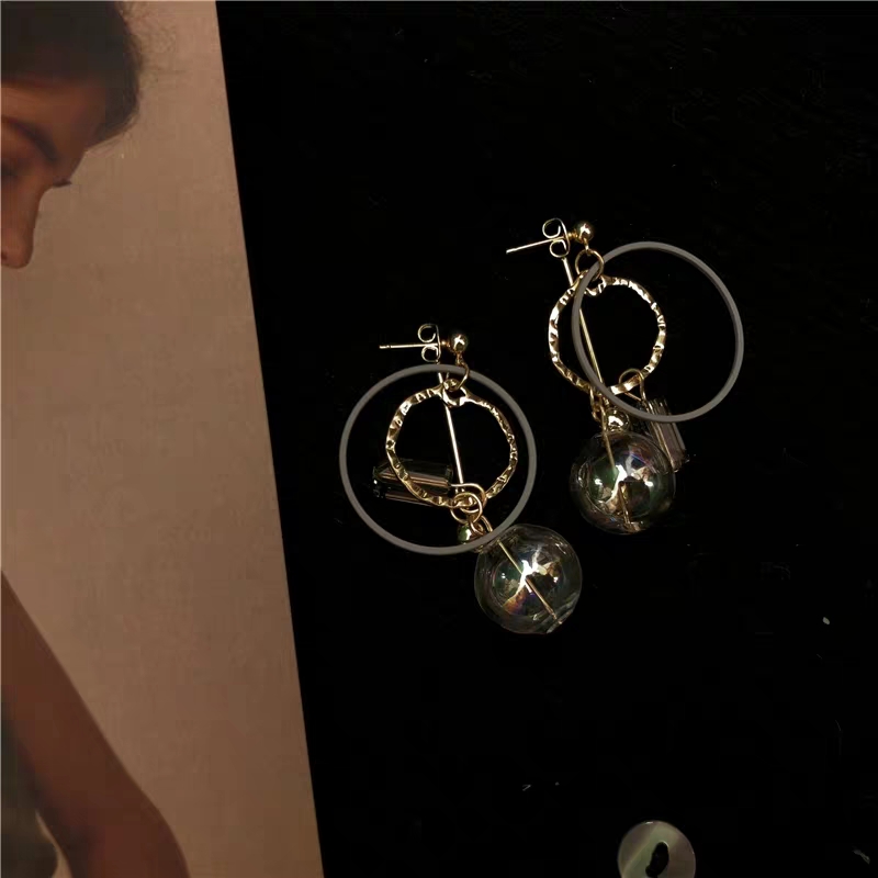 给女朋友闺蜜送什么礼物比较好,第一次送女朋友礼物送什么首饰好