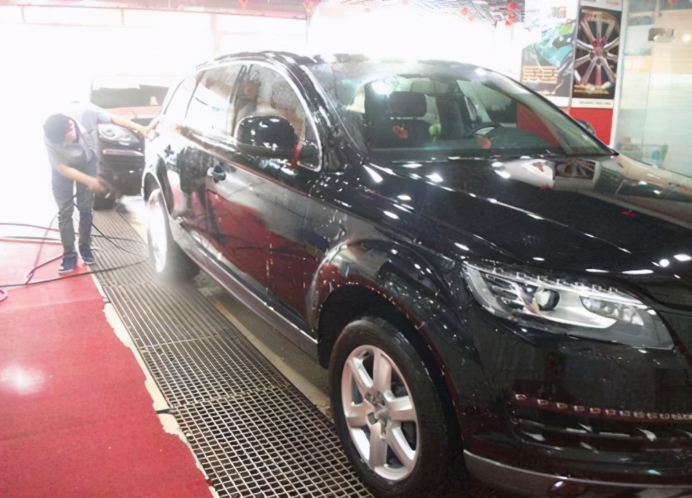 车身油渍怎么清洗,车身树胶清理小妙招