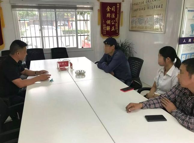 车撞一只鸡怎么处理赔偿,开车撞鸡赔200元