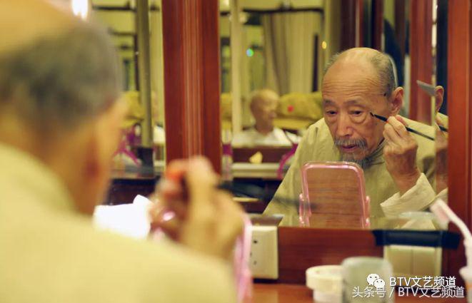 朱旭怀念老爷子在舞台上,演员朱旭逝世