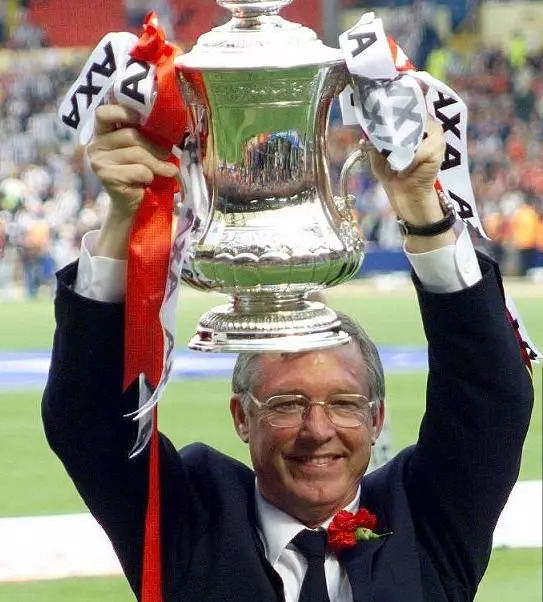 评：抚今追昔，20年前曼联开启三冠王征程全回顾