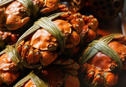 大闸蟹蒸多长时间还用蘸汁么,大闸蟹用什么酒蒸