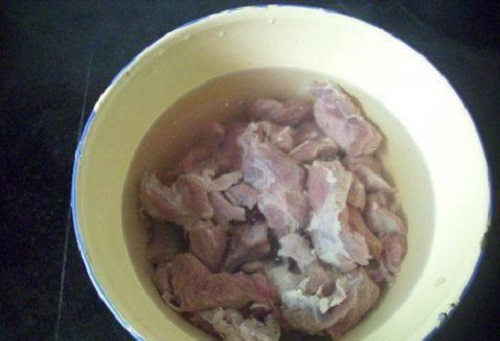 做的羊肉有点膻怎么办,羊肉放久了会有膻味怎样去除膻味