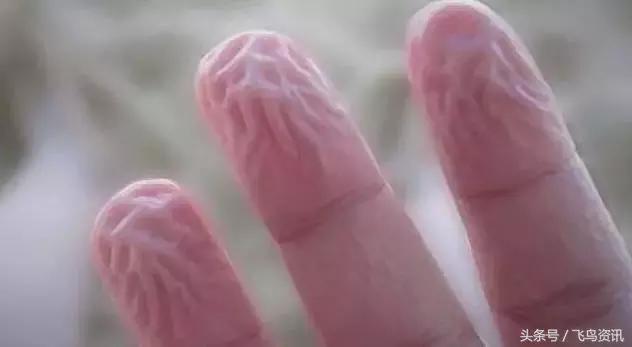 手指为什么泡水特别容易烂,手指泡水后发白像烂了