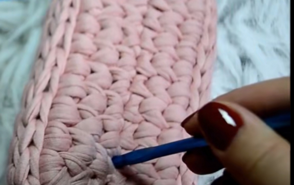 简单易钩的网格包包,自己钩的包包很有成就感