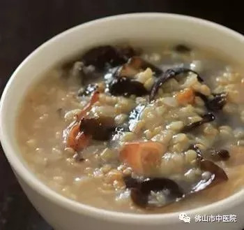 骨折煲骨头汤放什么药材,骨折了骨头汤怎样熬营养最好