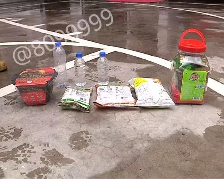 男童玩干燥剂致失明,干燥剂爆炸小孩受伤