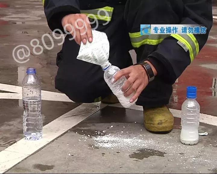 男童玩干燥剂致失明,干燥剂爆炸小孩受伤