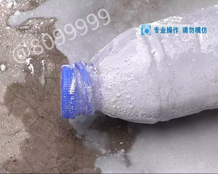 男童玩干燥剂致失明,干燥剂爆炸小孩受伤