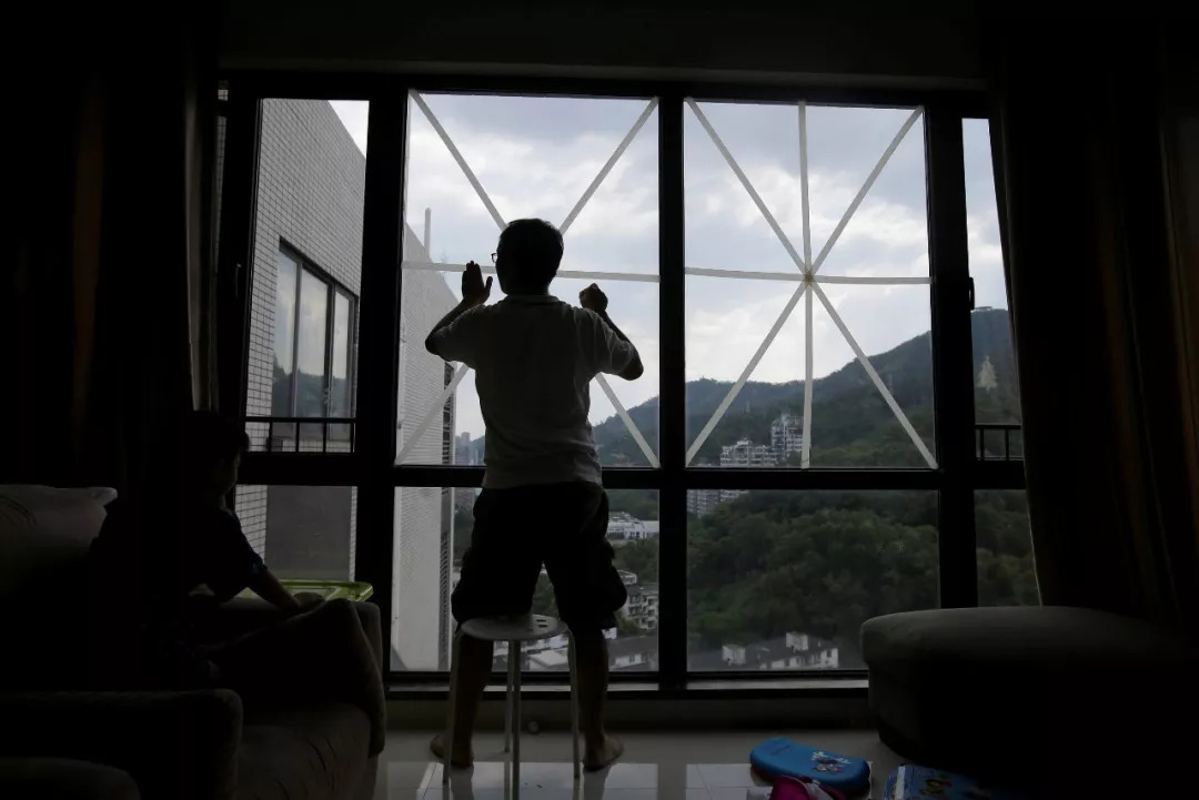 台风山竹停运航班,山竹台风到学校停课