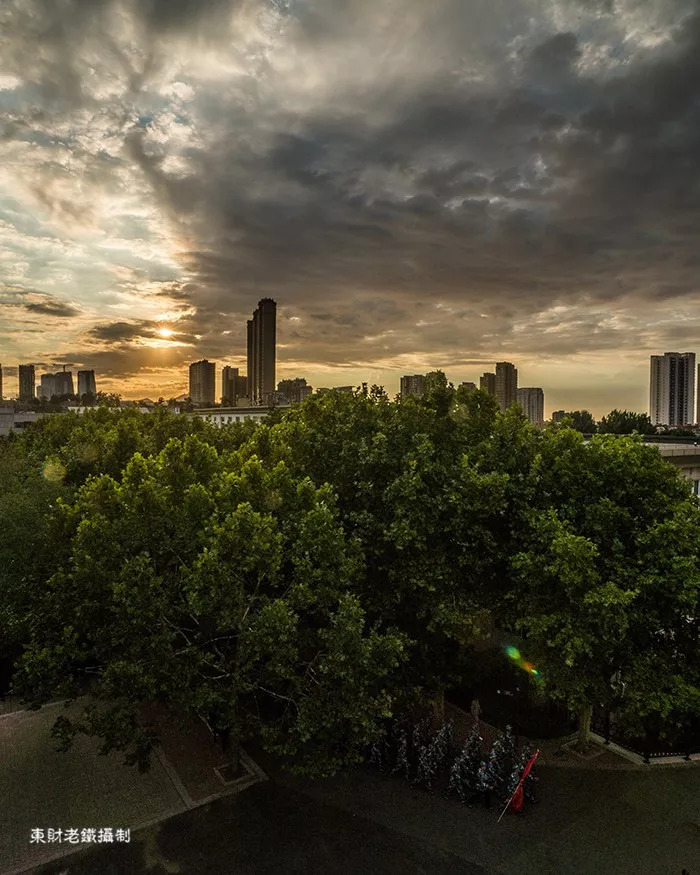 晨光暮色渐更迭,晨光暮色