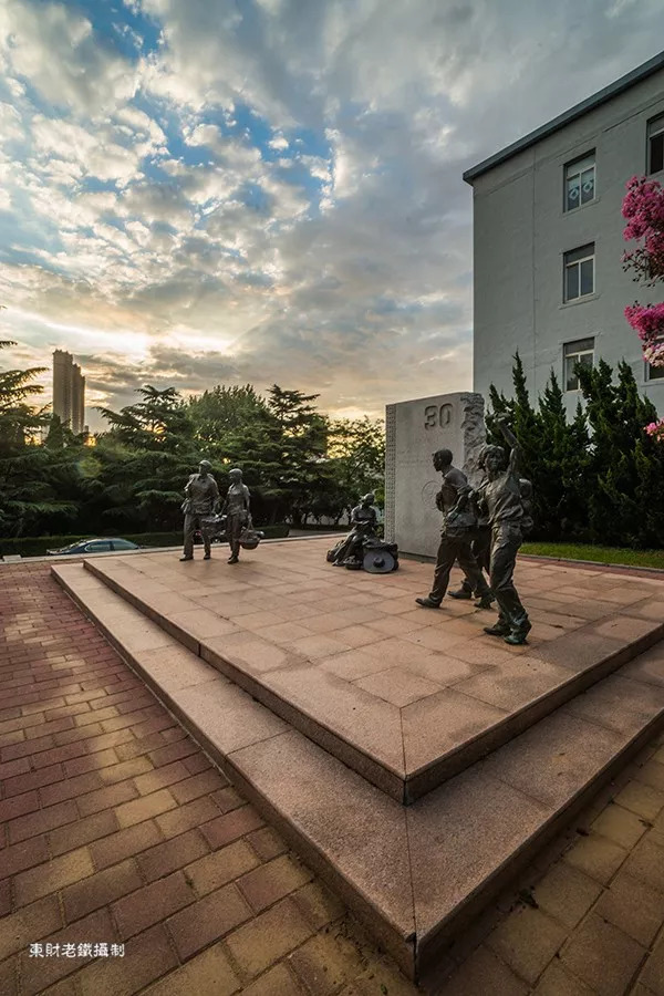 晨光暮色渐更迭,晨光暮色