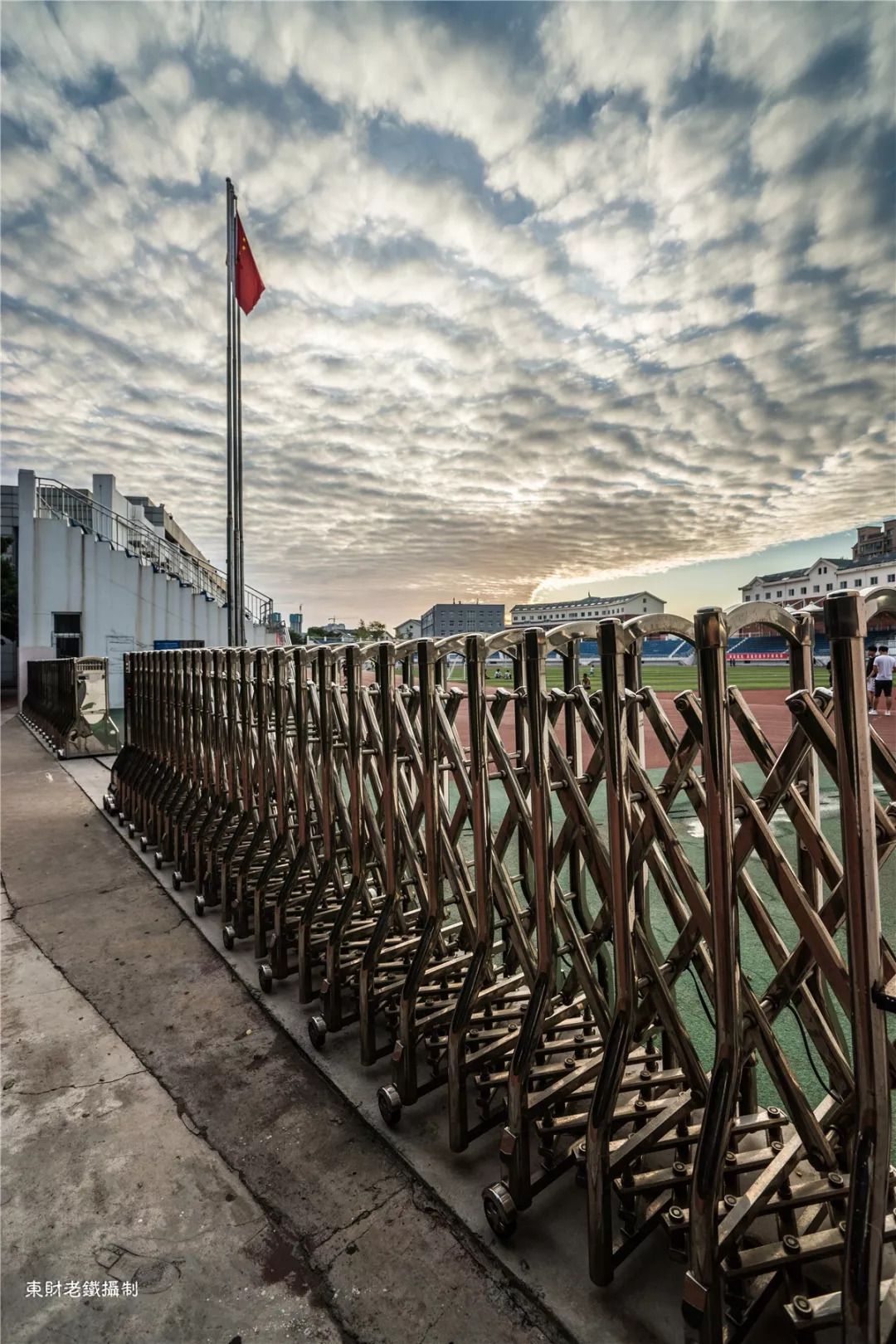 晨光暮色渐更迭,晨光暮色