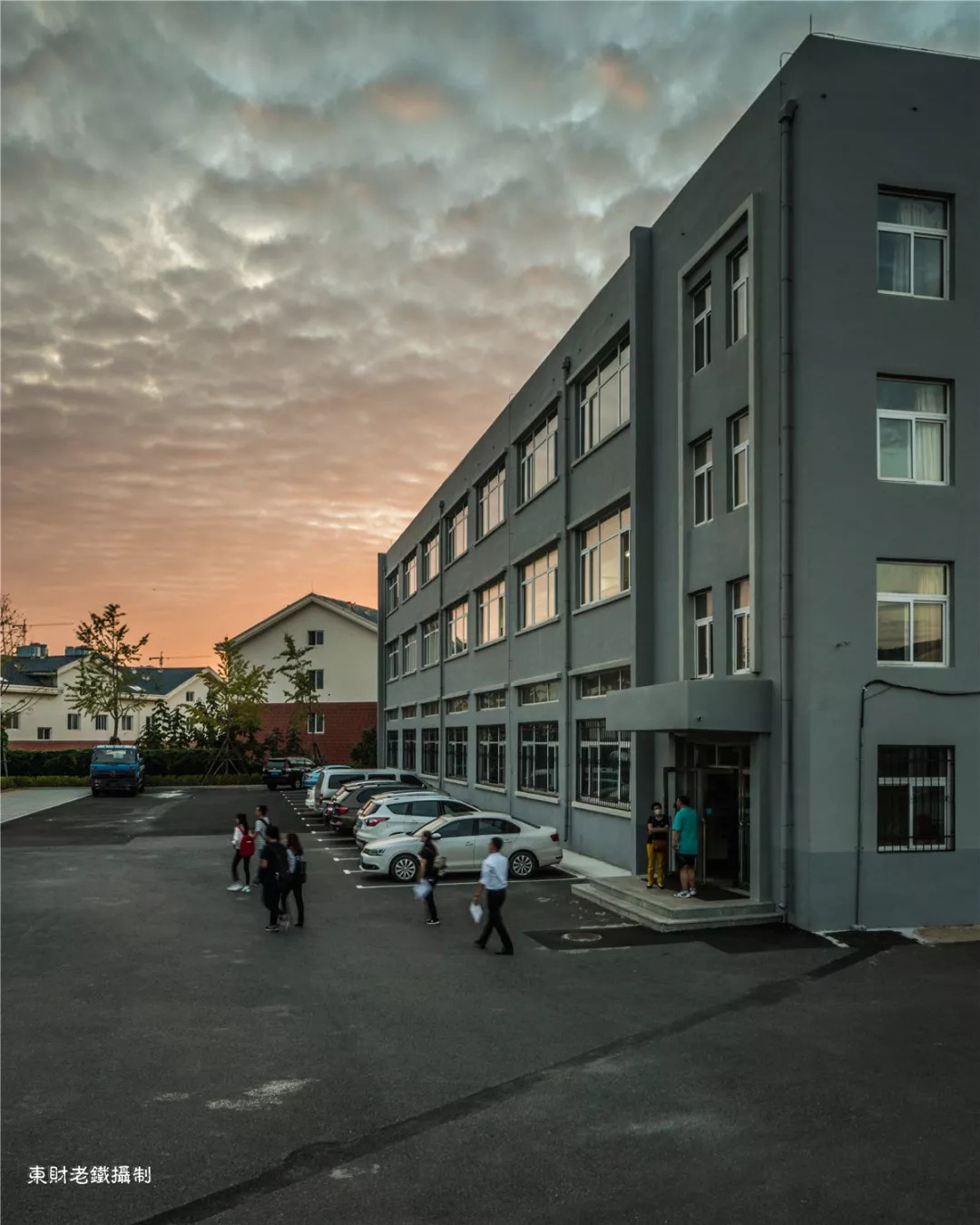 晨光暮色渐更迭,晨光暮色