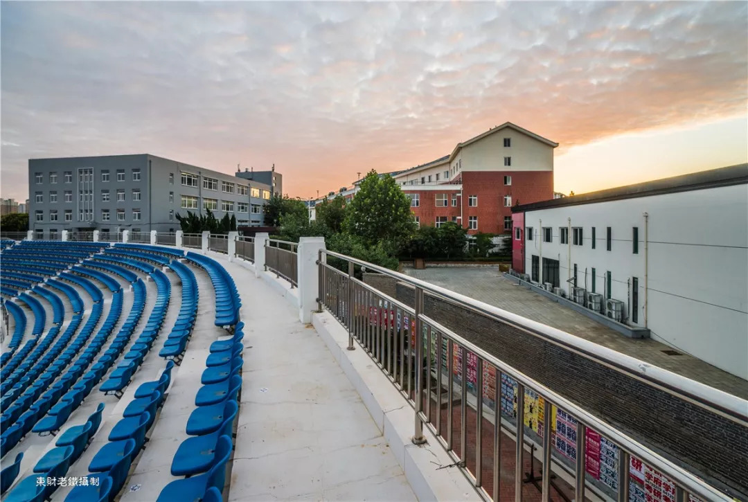 晨光暮色渐更迭,晨光暮色