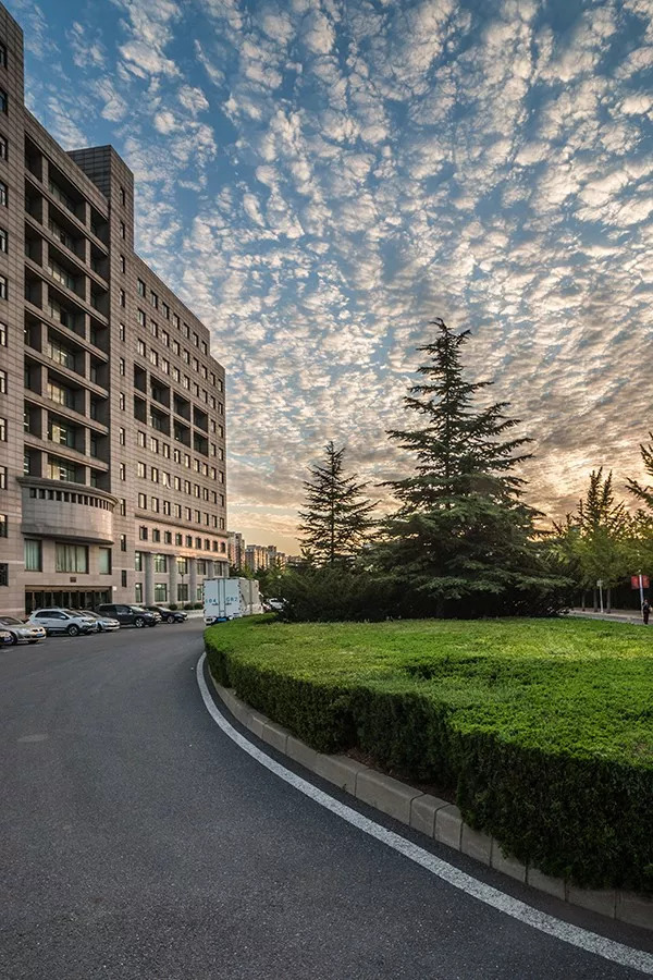 晨光暮色渐更迭,晨光暮色