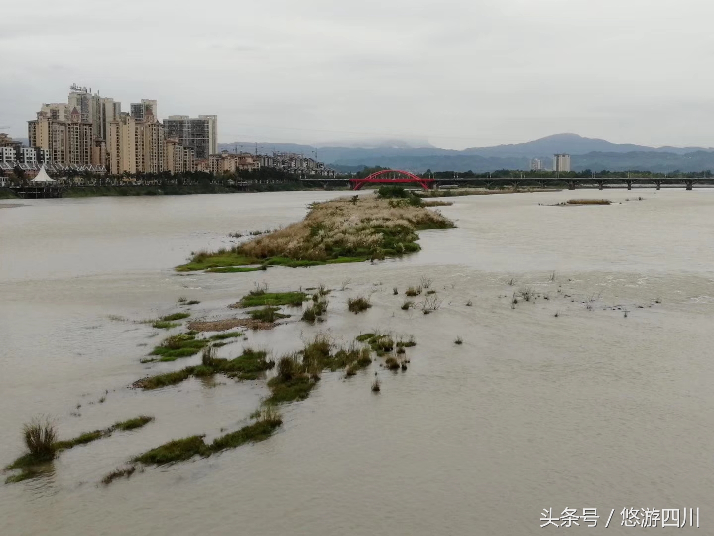 心里有阳光才能看见美好的一面,心里有阳光就能看到世界的美好