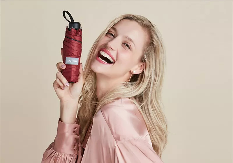 出门在外，来看看LOHAS编辑部的小姐姐们都必备哪些好物~