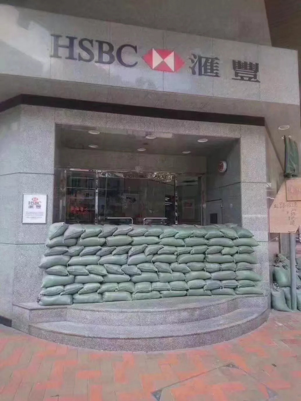 山竹台风实时预警,超强台风山竹实时状况