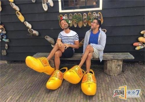 千万记住，中国游客最爱买的“小鞋”一定要是木头做的