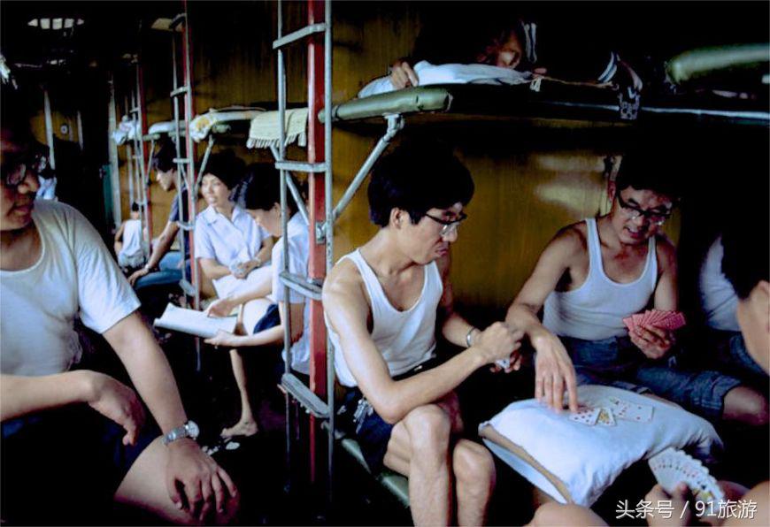 火车卧铺上铺好还是下铺好,火车坐卧铺上铺好还是下铺好