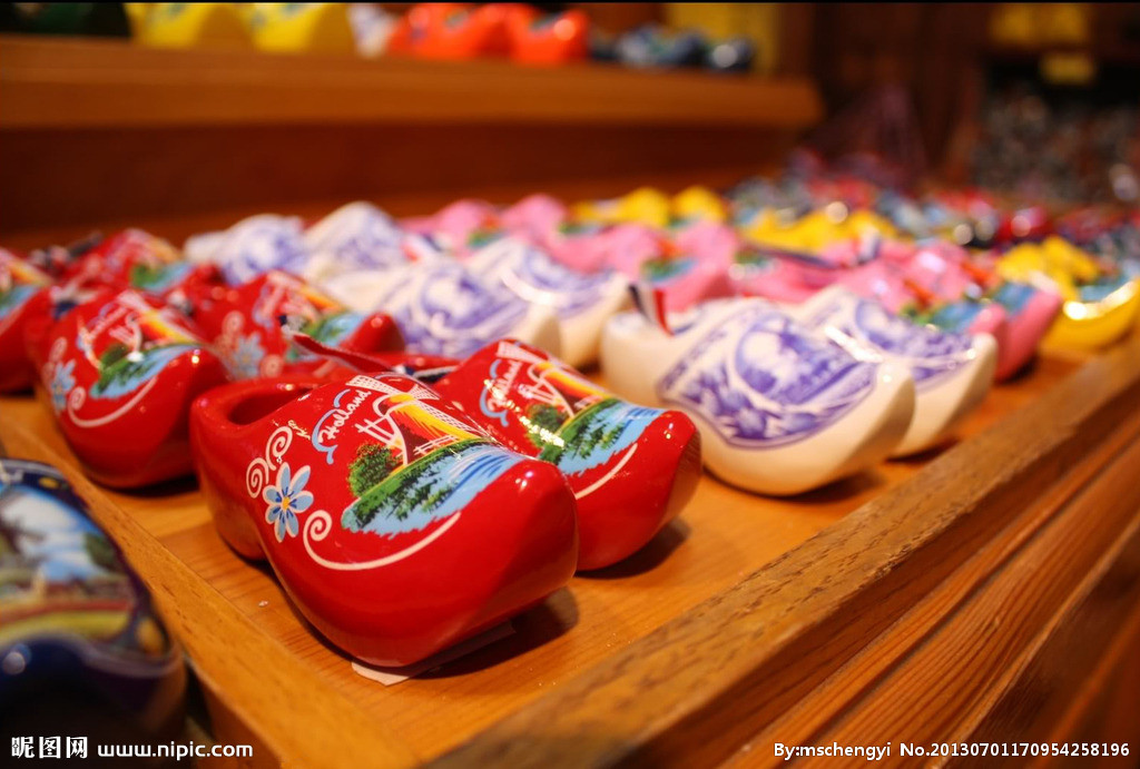 千万记住，中国游客最爱买的“小鞋”一定要是木头做的