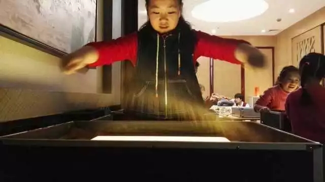 如何让儿童沙画变光滑,教孩子学沙画