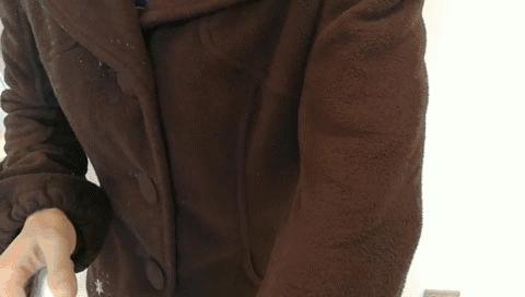 冬天衣服上都是恶心的粘毛？用这款去毛神器，轻松吸一吸，1秒扫走毛发，3秒去静电！